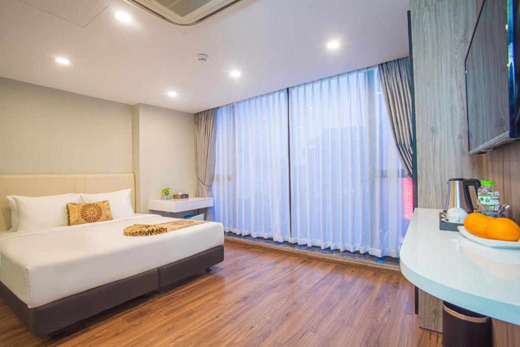 Bridge Lakeside Room For Rent Hanoi – Hanoi
