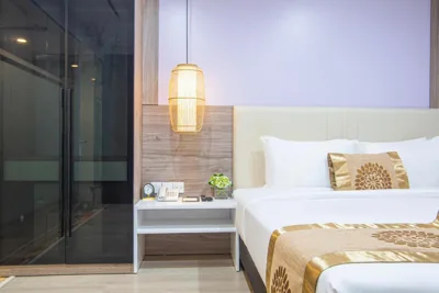 Chambre double classique — Bridge Lakeside Room For Rent Hanoi
